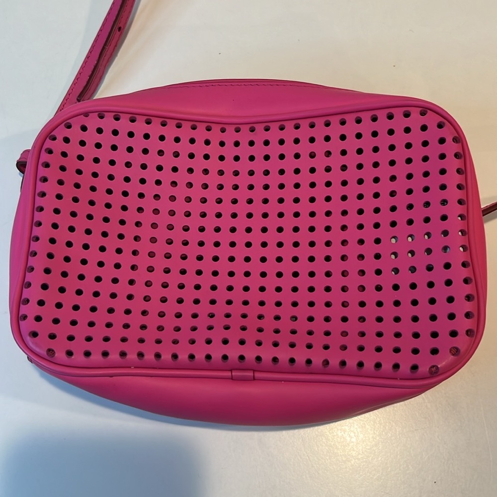 Marc by Marc Jacobs - women’s Sally Perf leather Crossbody bag in Fuchsia - Picture 3 of 12